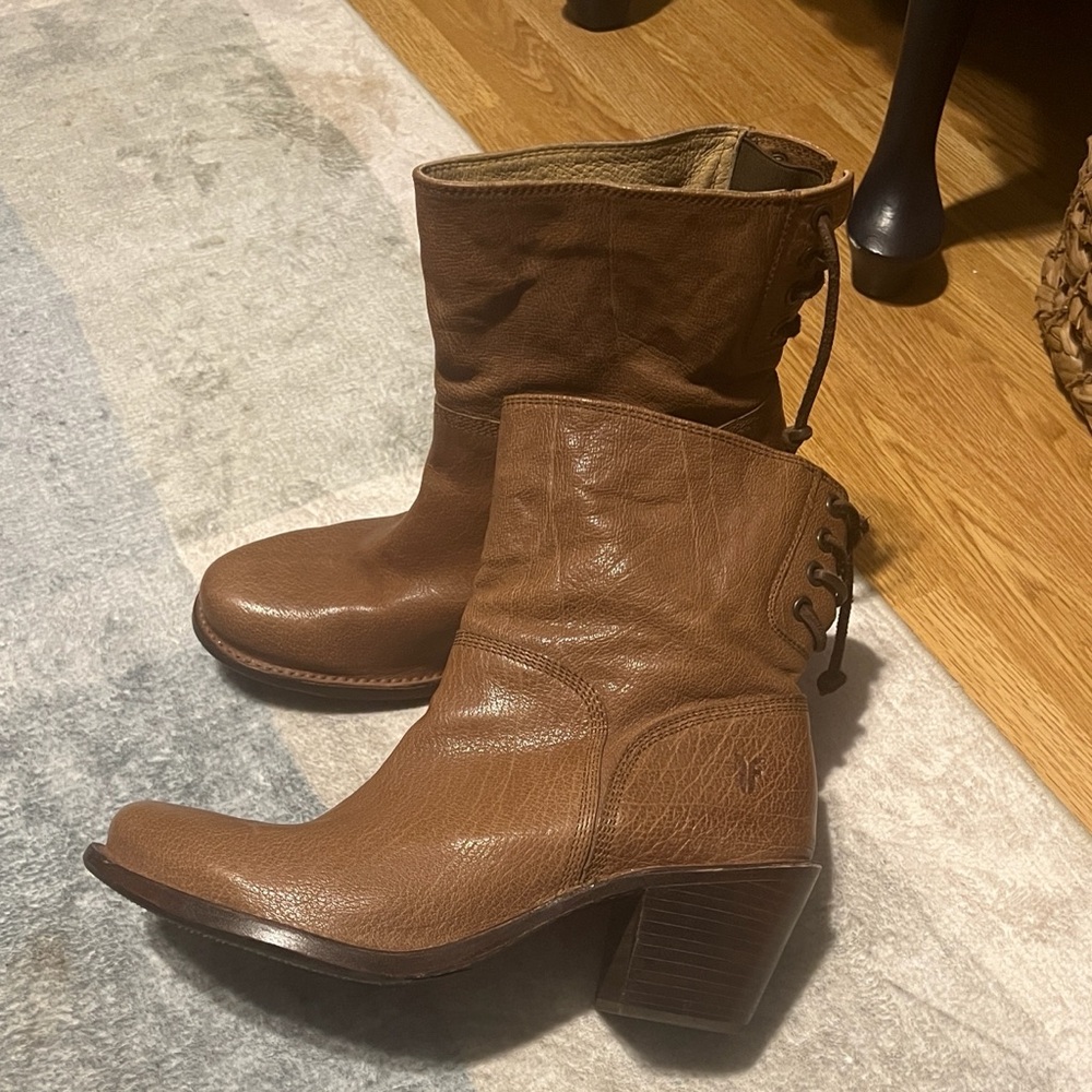 Frye Carmen lace up back boot size 9.5